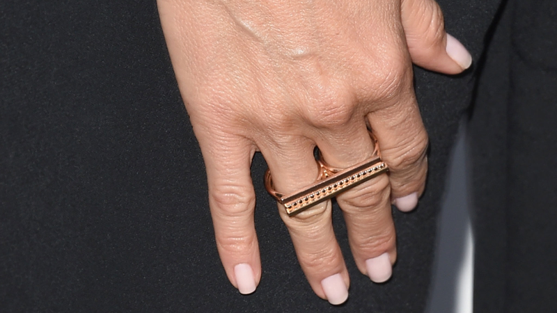 Illustration for article titled Drop Everything and Marvel at Jennifer Aniston's Stunning Wedding Ring